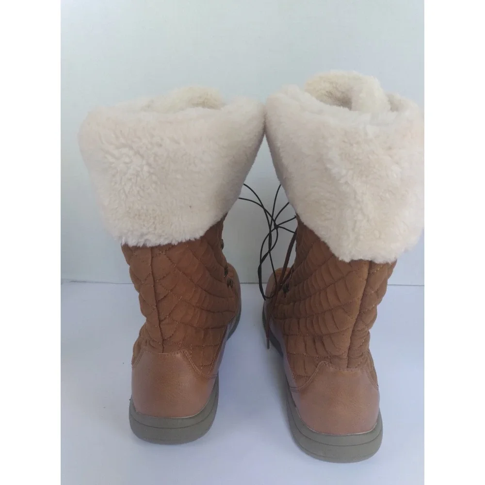 ST JOHNS BAY Womens Quilted Insulated Winter Boots Tan‎ Faux Fur Lace Up Size 9